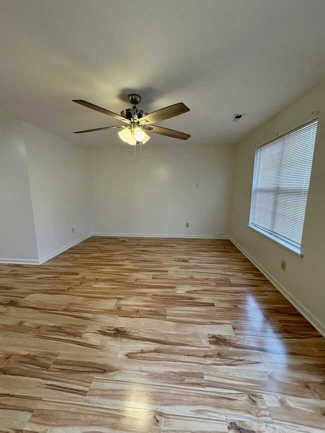 Photo - 700 Fleming St