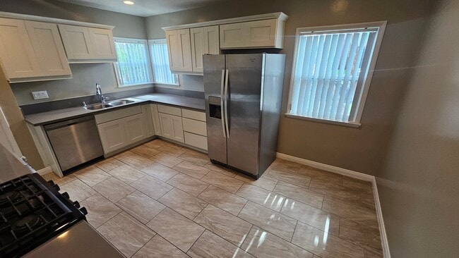 Photo - 812 N Fuller Ave Unit 812