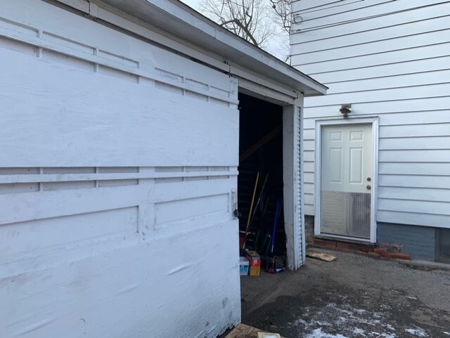 garage - 816 N Sheridan St Unit 1302 5th st near garage