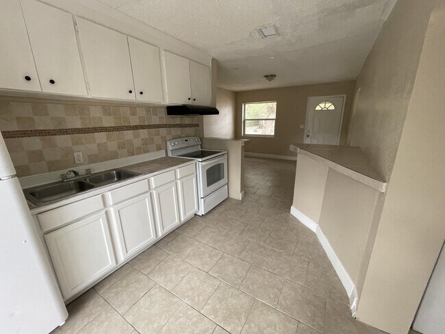 Photo - 3138 W 15th St