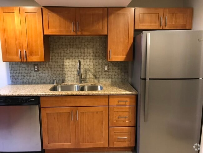 Building Photo - 706 N 188th St Rental