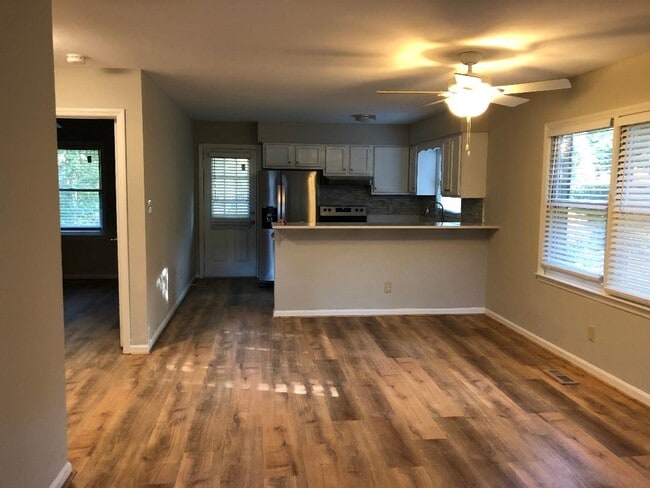 Photo - 901 N Greensboro St Unidad Apt E