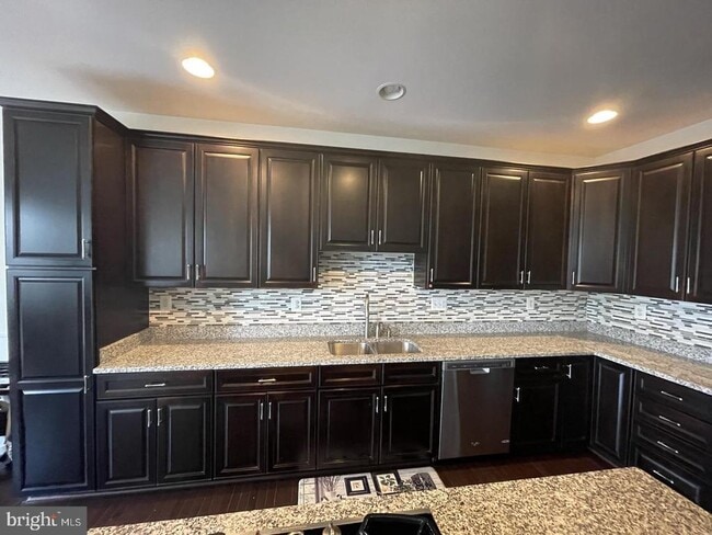 Photo - 23247 Hanworth St