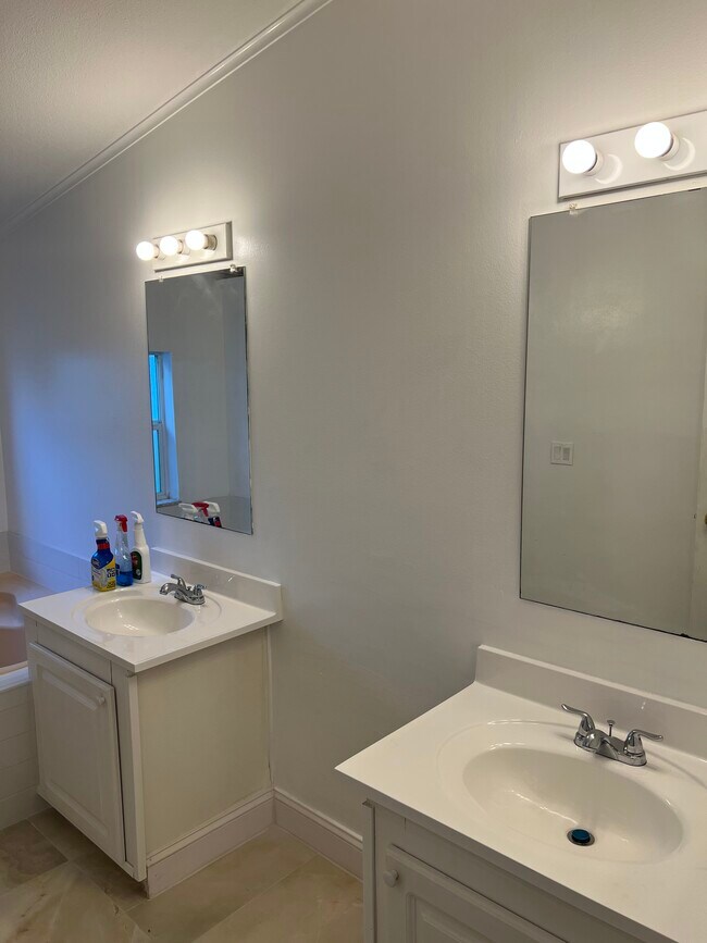 Photo - 2373 SW Wynnewood St