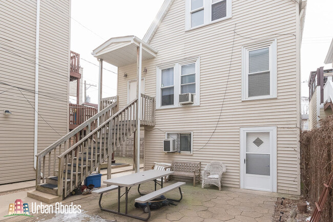 Photo - 1721 W Nelson St Apartments Unit M00B