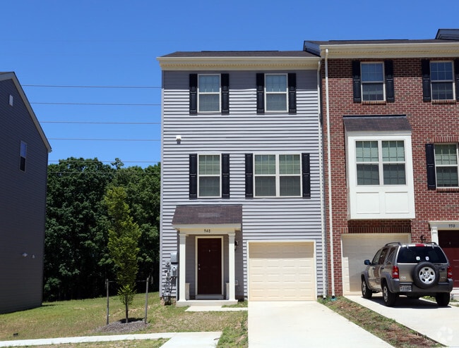 The Pointe at Manorgreen - The Pointe at Manorgreen Townhomes