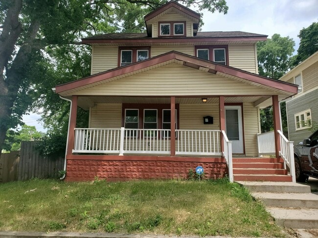 Photo - 511 Umatilla St SE House
