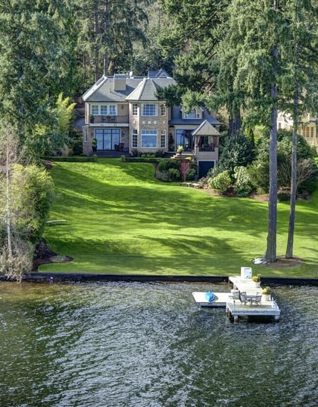 Building Photo - Waterfront Comfort with Timeless Style ava... Rental