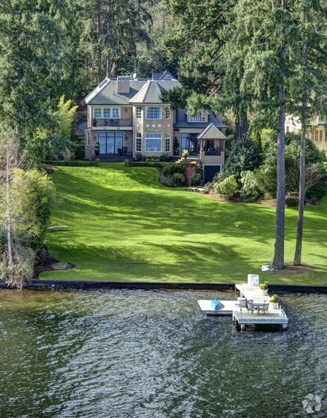 Building Photo - Waterfront Comfort with Timeless Style ava... Rental