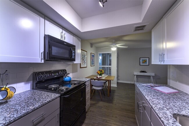 Building Photo - 8787 Hammerly Blvd Unit 226 Rental