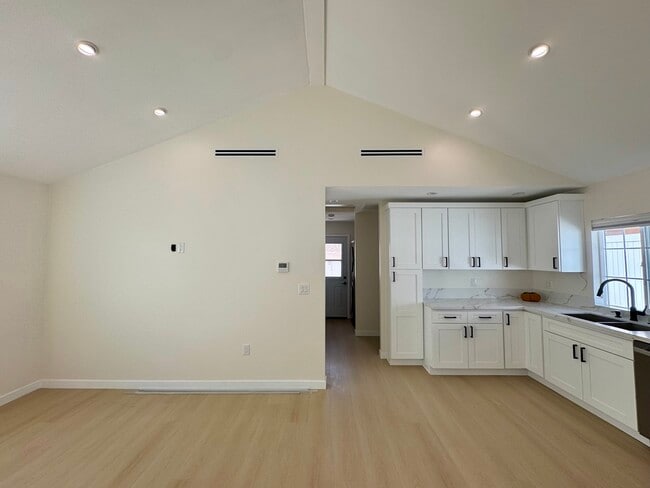 Photo - 8980 Oswego St