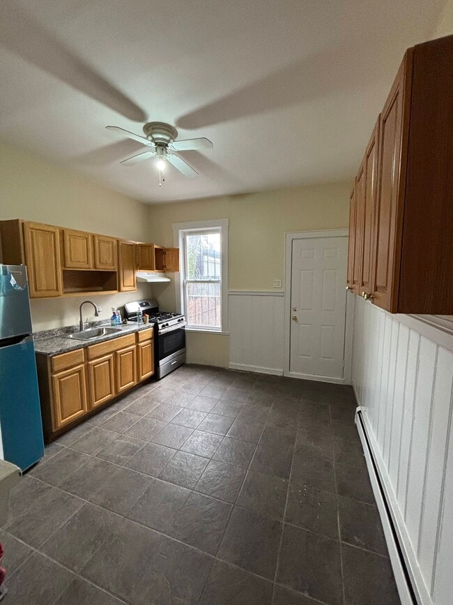 Photo - 244 6th Ave W