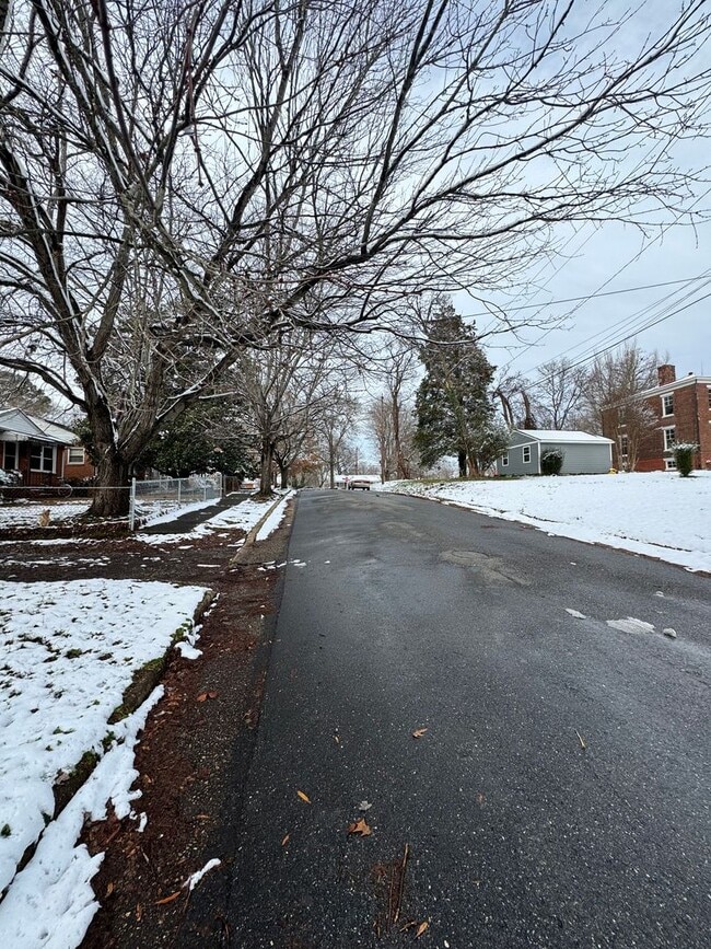 Photo - 3 bed 1.5 bath house near Church Hill