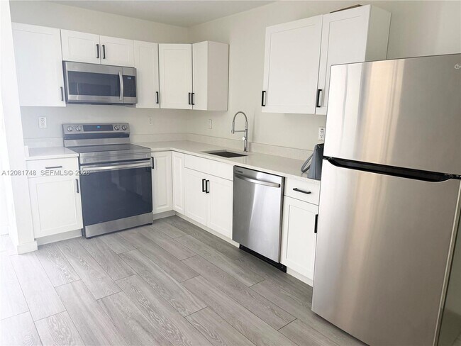 208 Meridian Ave Unit 208
