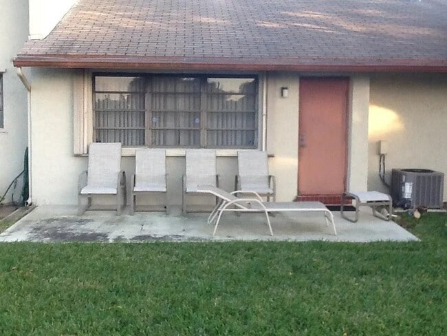 Photo - 1821 NE 40th Ct Unit 305