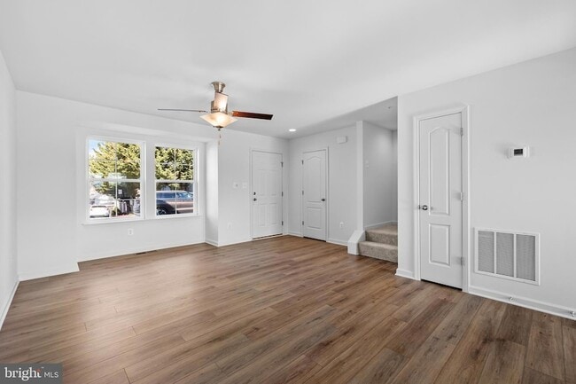 Photo - 485 Peleton St