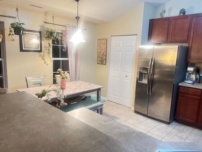 Photo - 659 Arbor Cir Unit Townhouse in Lakemoor