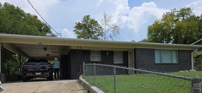 Building Photo - 1023 3rd St Rental