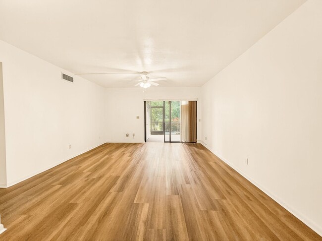 Photo - 1701 Courtyard Way