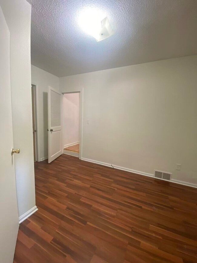 Photo - 3928 Crary Dr