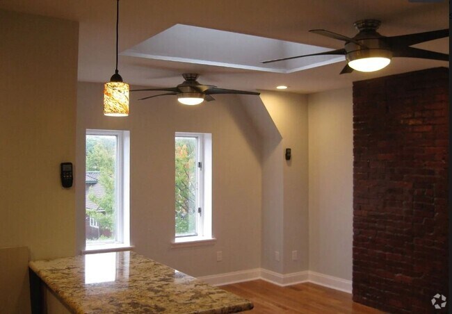 Building Photo - 926 Portland St Unit 926 Portland Street 3 Rental