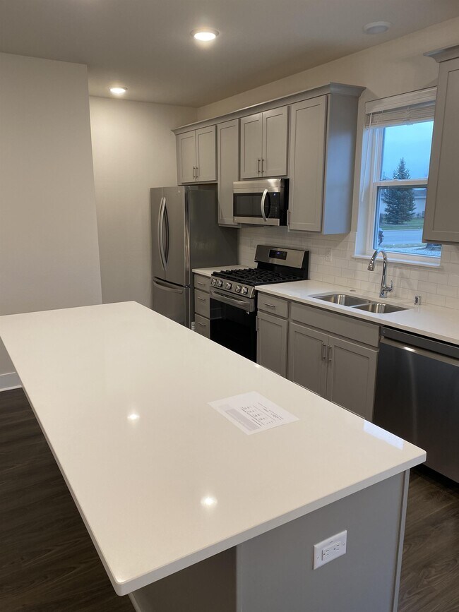 Photo - W218N16046 Tiger Lily Dr