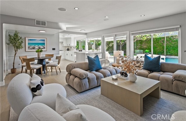 Building Photo - 9882 Kings Canyon Dr