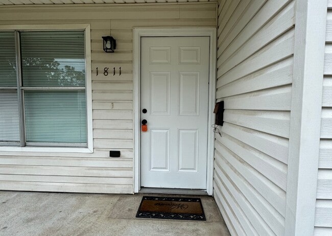 Photo - 1811 Benson St