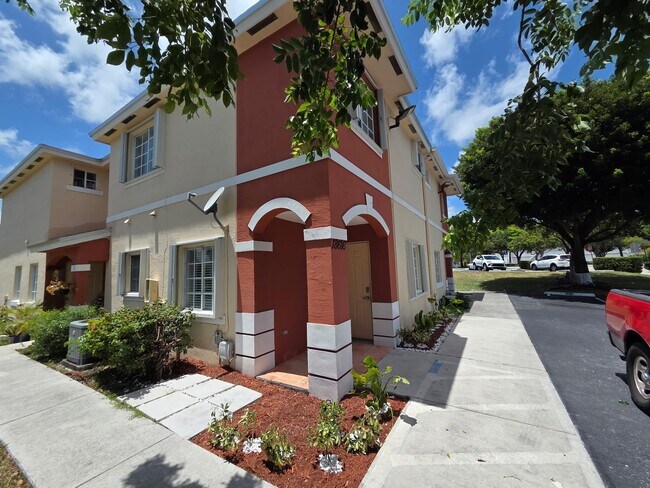 Photo - 18616 SW 100th Ave