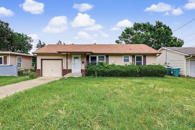 Building Photo - Step into this beautifully remodeled 3-bedroom, 2-bathroom home offering modern upgrades and comf...