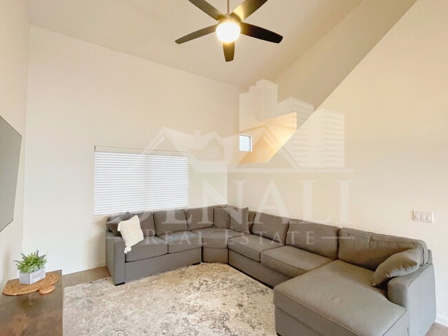 Photo - 8144 W Beck Ln