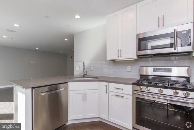 Building Photo - 720-22 S Sartain St Rental