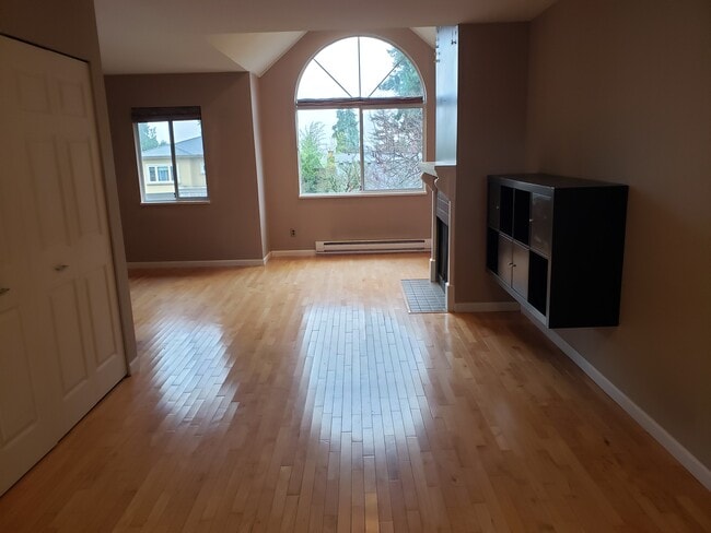 Photo - 845 68th Av W