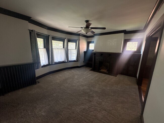 Photo - Waterbury1647 Unidad Down