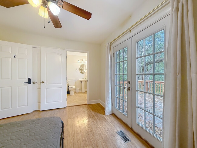 Photo - 1422 Lucy St