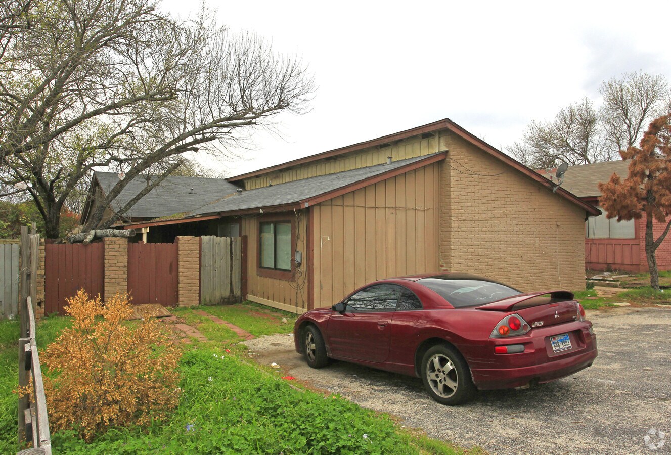 Photo - Rundberg Lane Duplexes