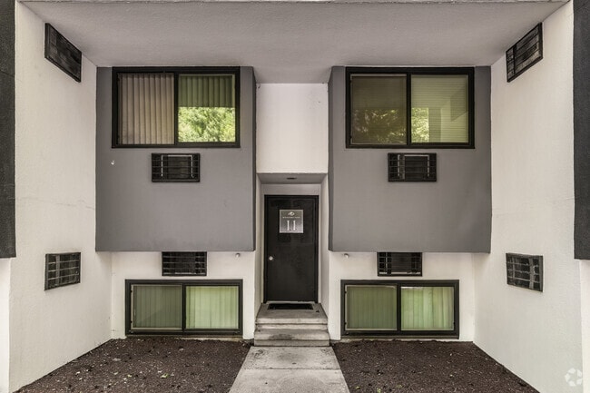 Photo - Whitewood Pond Apartments