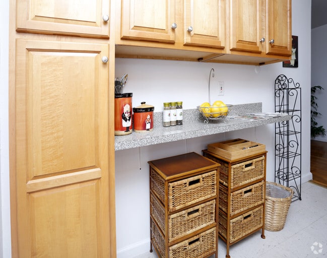 Sunrise Village Apartments Roselle Park, NJ