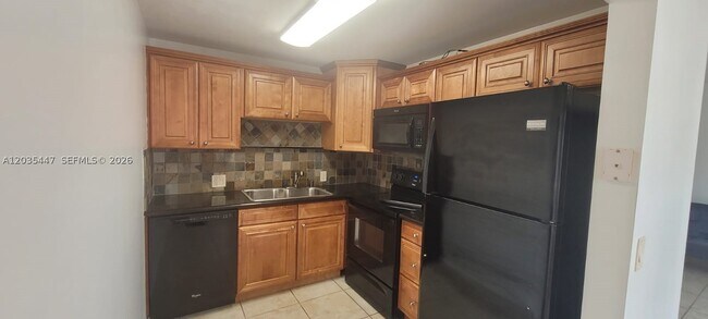 Photo - 320 Fanshaw H Unit 320