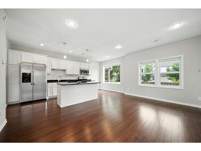 600 W 32nd St