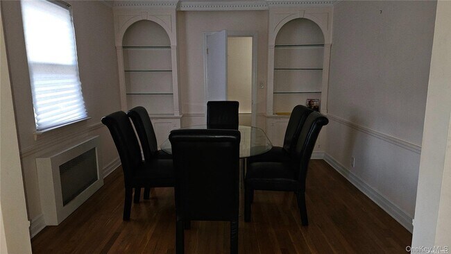 Photo - 73-64 196th St