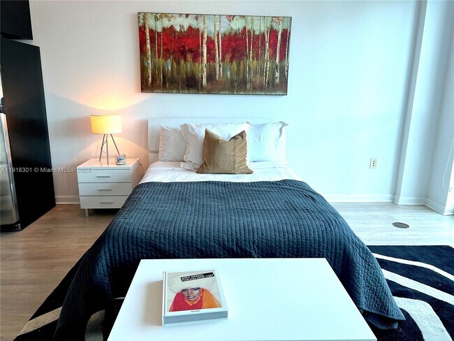 Photo - 253 NE 2nd St Unidad 233