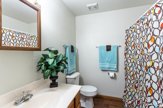 1BR, 1BA - 630 SF