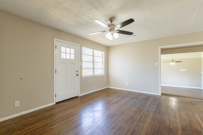 Photo - 5442 Loch Lomond Rd
