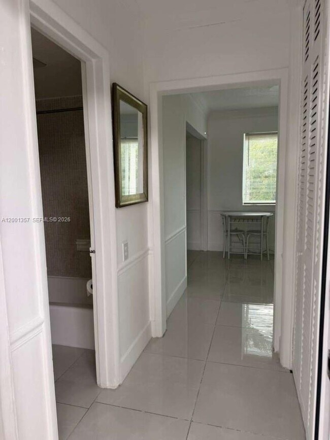 Photo - 2430 NE 135th St Unit 300