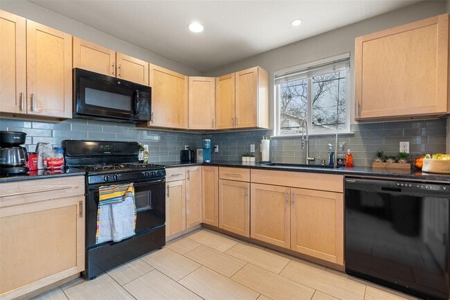 Photo - 3504 Speedway Unidad B