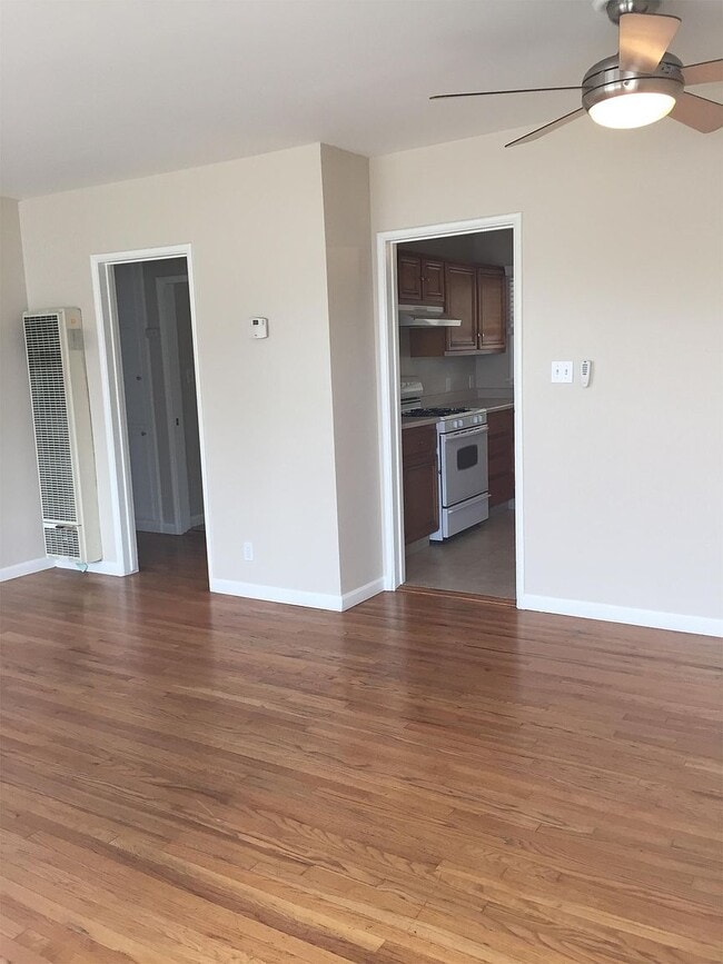 Photo - 14424 Seaforth Ave