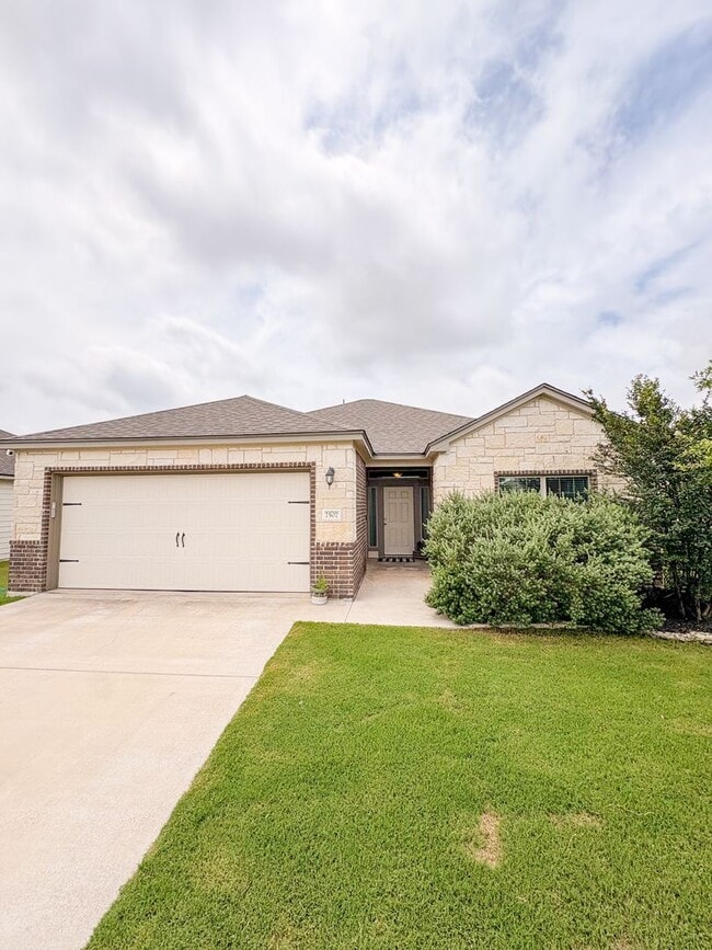 Building Photo - 7507 Park Meadow Dr