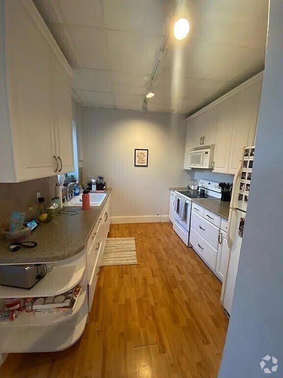 Building Photo - 42 Leamington Rd Unit rear Rental