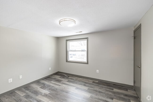 Townhouse - 2BR, 1.5BA - Bedroom